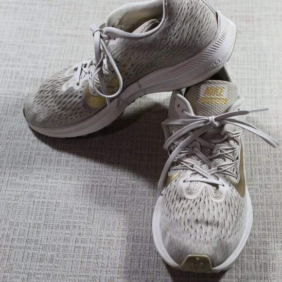 Nike Zoom Winflo 5 Size 8.5 Beige and Gold Athletic Shoes - Picture 1 of 7